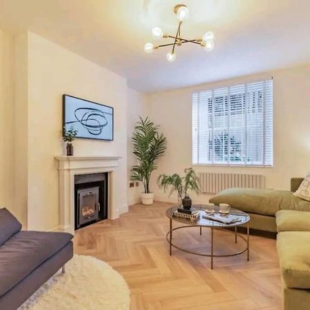 St Marg'S Hideaway; Grade II Listed Luxury Apartment In The Heart Of Cheltenham - Gateway To The Cotswolds! Sleeps 4 - Outdoor Seating And Free Private Parking! Bagian luar foto