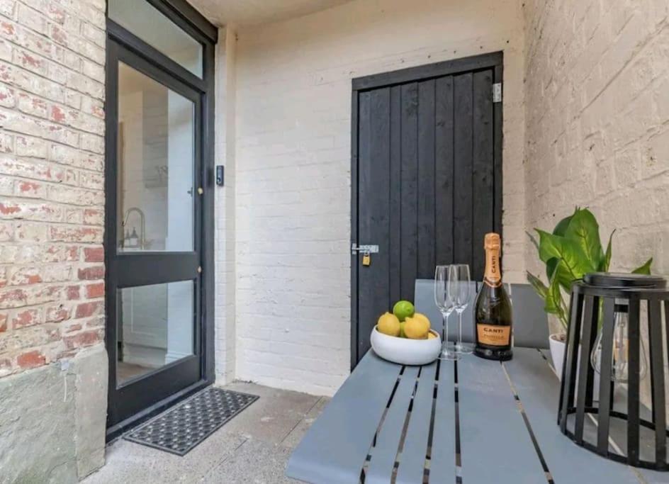 St Marg'S Hideaway; Grade II Listed Luxury Apartment In The Heart Of Cheltenham - Gateway To The Cotswolds! Sleeps 4 - Outdoor Seating And Free Private Parking! Bagian luar foto
