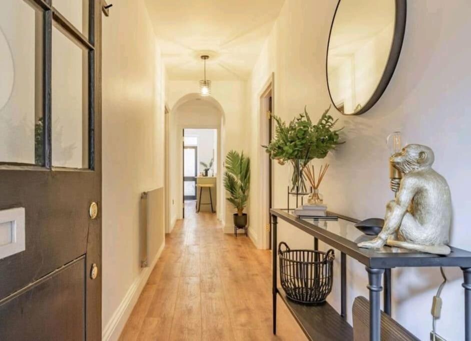 St Marg'S Hideaway; Grade II Listed Luxury Apartment In The Heart Of Cheltenham - Gateway To The Cotswolds! Sleeps 4 - Outdoor Seating And Free Private Parking! Bagian luar foto