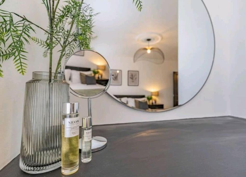 St Marg'S Hideaway; Grade II Listed Luxury Apartment In The Heart Of Cheltenham - Gateway To The Cotswolds! Sleeps 4 - Outdoor Seating And Free Private Parking! Bagian luar foto